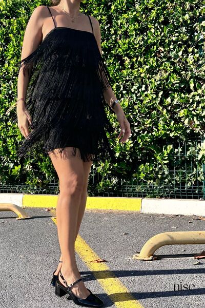 Nise Parlak Siyah Püsküllü Elbise