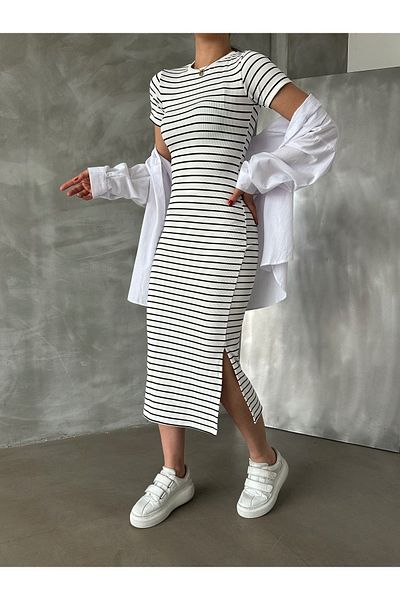 BEJNA Weißes, gestreiftes, dehnbares, langes Strickkleid für Damen mit Schlitz