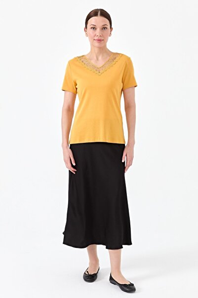 Desen Triko Women's V-Neck Lace Collar T-shirt Mustard