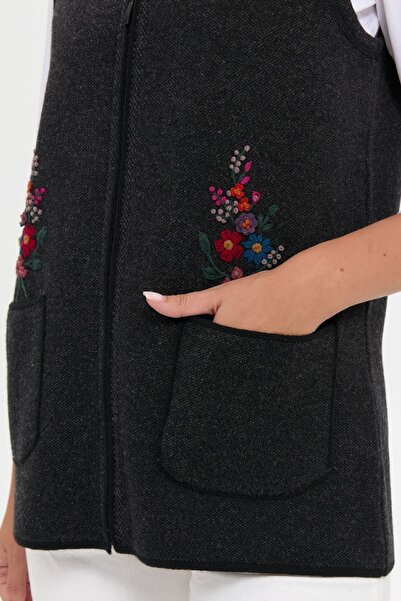 Desen Triko Black Embroidered V-neck Women's Wool Vest - Embroidered Pocket Top
