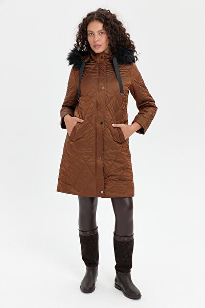 Desen Triko Kadın Kapüşonu Kürklü Baklava Desenli Kapitone Kaban Kahve