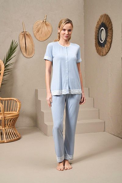 PJS 25126 Set pijamale cu nasturi, cu gât rotund, cu dantelă