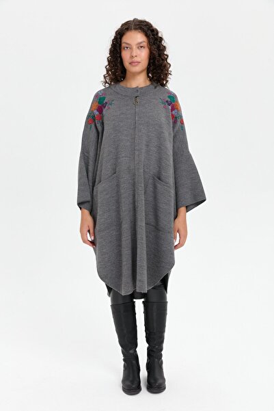 Desen Triko Poncho de damă cu guler în picioare și broderie pe umeri - G.Melange cu fermoar