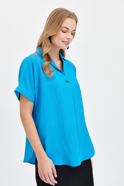 Desen Triko Γυναικεία μπλούζα με αγκράφα μπλε