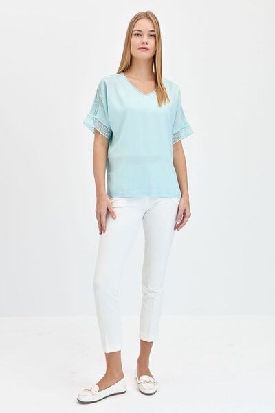 Desen Triko Γυναικείο μπλουζάκι με λαιμόκοψη V με μανίκια με δαντέλα μέντα