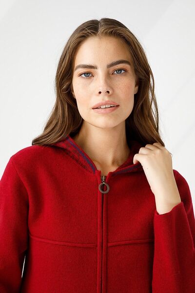 Desen Triko Γυναικεία μάλλινη ζακέτα - με κουκούλα και λεπτομέρεια Cherry Rot