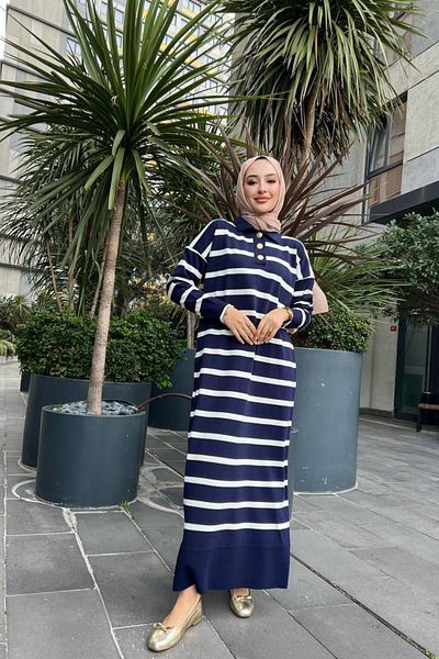 Bold Grup فستان سترة تريكو باللون الأزرق الداكن - أزرار ذهبية، ياقة قميص، خطوط حجاب طويلة