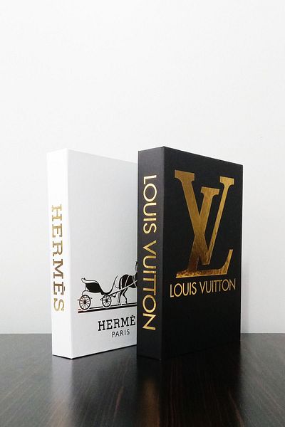 ndukkan White and Black Gilt Themed 2-Piece Decorative Book Box Set