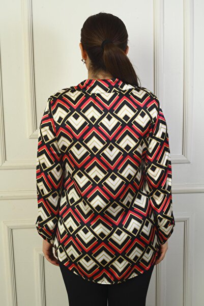 By Saygı Σατέν γυναικείο πουκάμισο με γεωμετρικό σχέδιο με μονή τσέπη