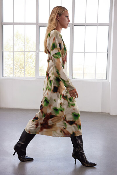 Trendyol Collection A-vonalú virágos midi ruha - színes limitált kiadású TWOAW25EL00292