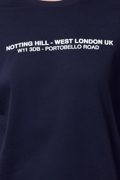 Trendyol Collection Námořnická modrá silná bavlněná pletená trička s potiskem a sloganem, volný střih TWOAW25TS00014