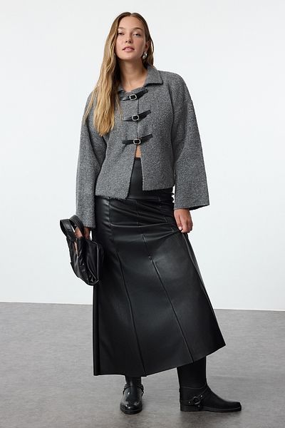 Trendyol Collection Graue Strickjacke - Bouclé-Mantel-Optik, Twoaw25Hi00100