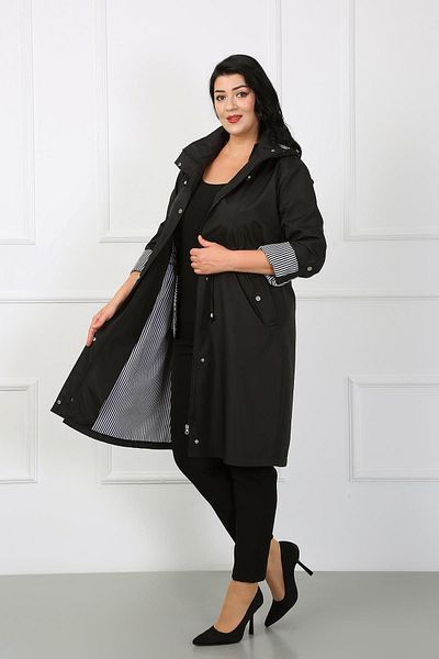 By Alba Collection Μαύρη ριγέ μακριά καμπαρντίνα Plus Size