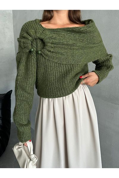 Laluvia Off-shoulder Khaki Collar Sweater - with Accessories