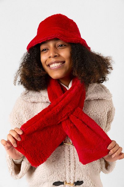 Luminos Butik Red Plush Hat and Scarf Set - Soft and Warm Winter Accessories Set01