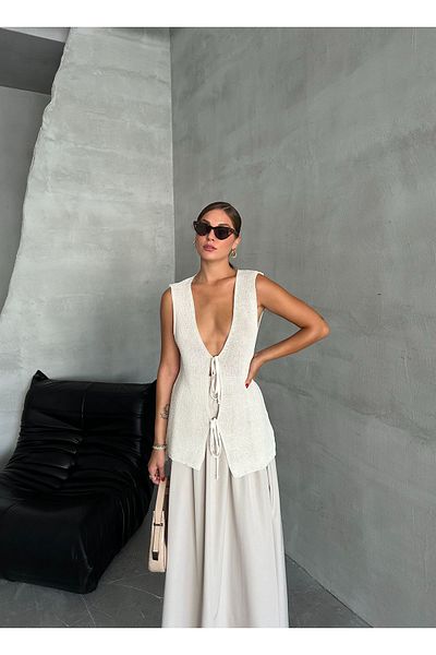 Laluvia Ecrufarbene lange Strickweste mit zwei Schnürsenkeln – 4419