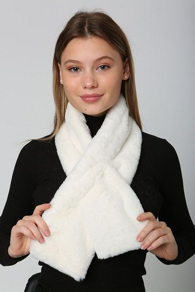 Luminos Butik White Plush Women's Scarf - Stylish and Warm Knit, Soft Neck Collar Byn01