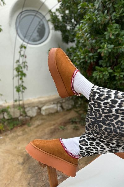 SHOEBELLAS Светлокафяви велурени ботуши Aliza