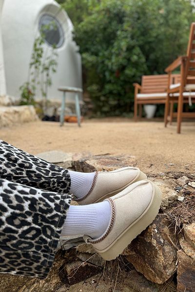 SHOEBELLAS Μπότες Aliza σε μπεζ σουέντ γούνα