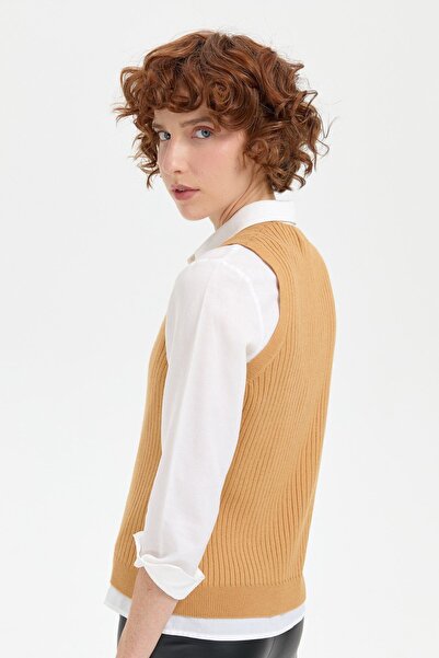 Desen Triko Camel Colored Women's Sweater - V-neck, Seamless