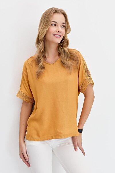 Desen Triko Women's V-Neck Shoulder Sleeve Lace T-shirt Mustard