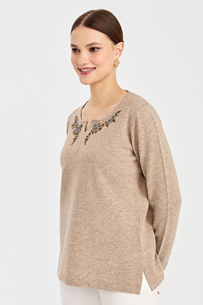 Desen Triko Pulover de damă din lână brodat cu guler zero, bej închis
