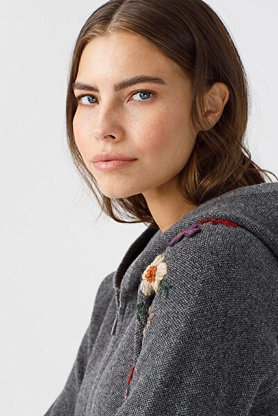 Desen Triko Kadın Reglan Kol Nakış Işlemeli Kapüşonlu Uzun Kaban Füme