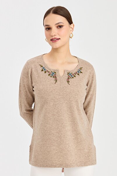 Desen Triko Pulover de damă din lână brodat cu guler zero, bej închis
