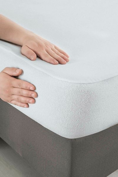 Bilgiçler Saltele duble montate rezistente la lichide 160x200