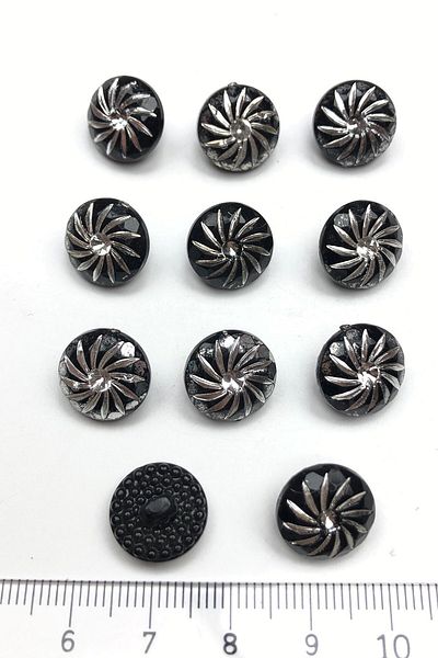 Limelia Plastic Black Patterned Button