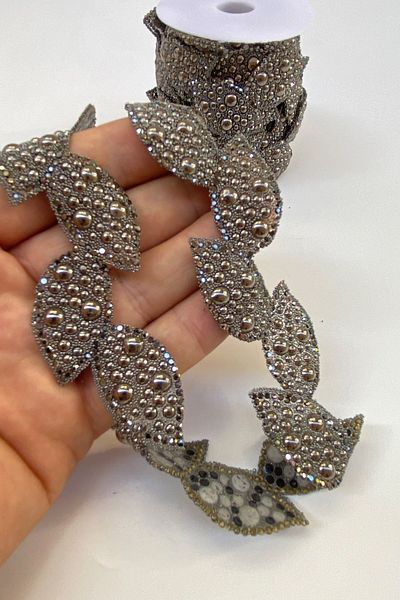 Limelia Smoked Leaf Motif Iron-On Stone Strip Sconce