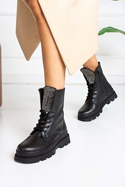 KOCAMANLAR Feles Taş Detaylı Kadın Postal Bot SİYAH