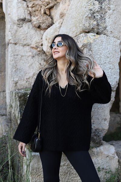 bytugcekaya Pulover negru cu decolteu în V mărime standard
