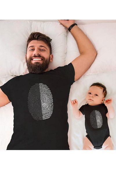 Tshirthane Δακτυλικό αποτύπωμα για ασπρόμαυρο κορίτσι και μπαμπά Προϊόν μονό - Προσθήκη από 2 ειδικούς