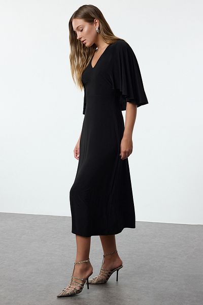 Trendyol Collection Ελαστικό μίντι πλεκτό φόρεμα με λαιμόκοψη σε μαύρο χρώμα - με κάπα, Maxi μήκος TWOAW25EL00216