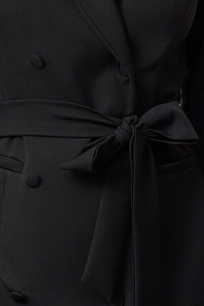 Trendyol Collection Šaty s šátkovým límcem v černé mini bundě – s páskem, tkané, Twoaw25el00181