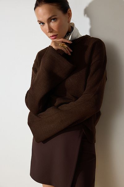 Trendyol Collection Brauner Strickpullover mit weitem Muster und Rundhalsausschnitt TWOAW25KZ00295