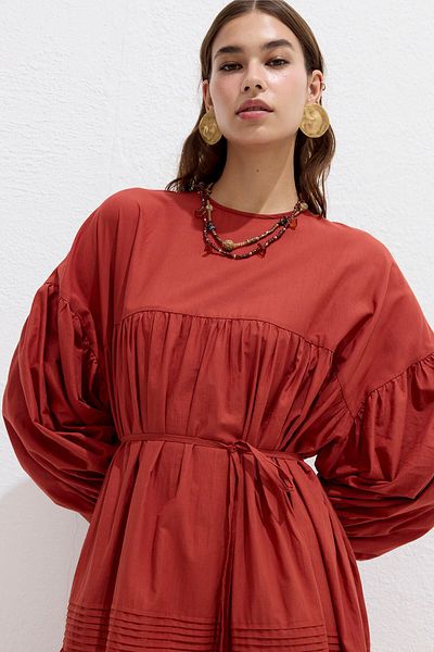 Manuka Orangefarbenes, übergroßes Voile-Kleid – gerafft
