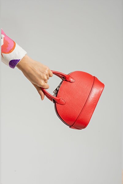 ESTUTE D model mini bottle crossbody box