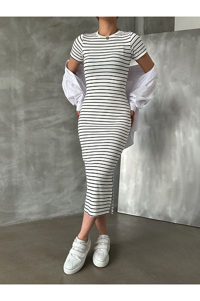 BEJNA Weißes, gestreiftes, dehnbares, langes Strickkleid für Damen mit Schlitz