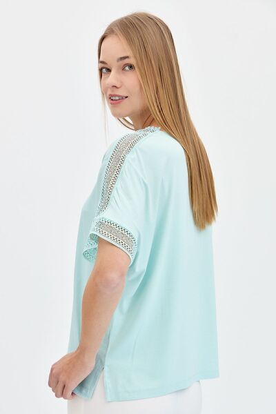 Desen Triko Γυναικείο μπλουζάκι με λαιμόκοψη V με μανίκια με δαντέλα μέντα