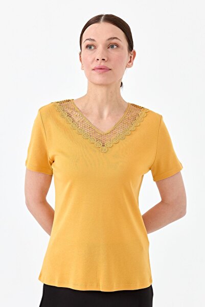 Desen Triko Women's V-Neck Lace Collar T-shirt Mustard