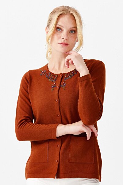 Desen Triko Γυναικεία ζακέτα με κεντημένο κουμπί με λαιμόκοψη A.taba