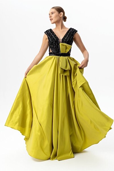 Sarı Etiket Βραδινό φόρεμα με κεντημένο V λαιμόκοψη