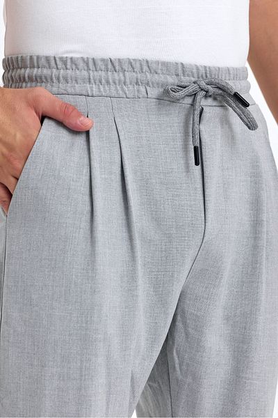 INFLUENCER Relaxed Cut Woven Pleated Jogger Pants