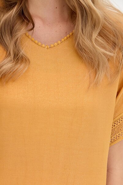 Desen Triko Women's V-Neck Shoulder Sleeve Lace T-shirt Mustard