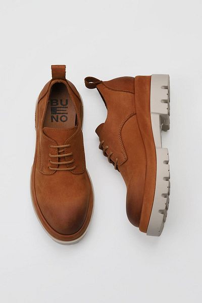 Bueno Shoes Дамски обувки с токчета на танкетка и кафяв набук - 01wv2903