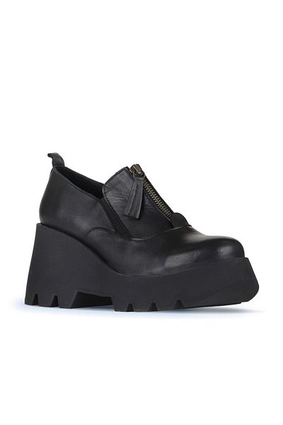Bueno Shoes حذاء نسائي من الجلد الأسود بكعب ويدج - 01wz8401