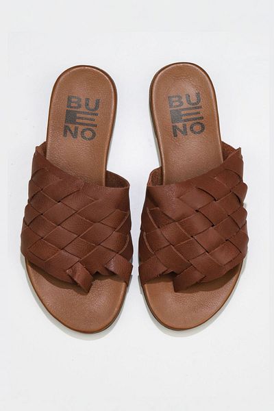 Bueno Shoes Дамски джапанки от кафява кожа - 01wq0501
