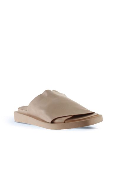 Bueno Shoes Γυναικείες φλατ παντόφλες από δέρμα σε σκόνη - 01wq9100